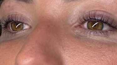 Wimpers na de lashlift met verven