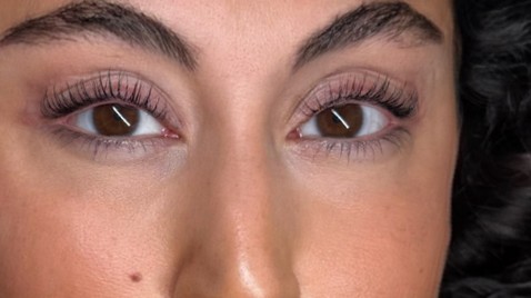 Wimpers na de lashlift met verven