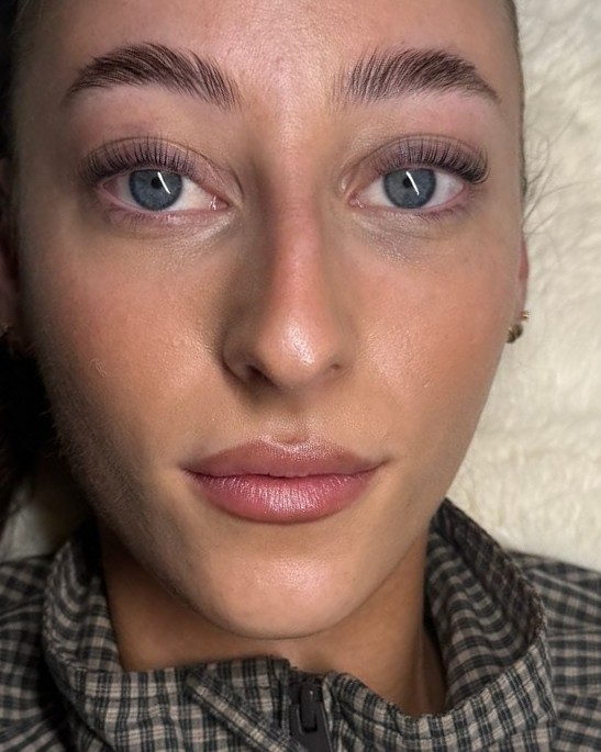 Klant na een lashlift met verven bij KISANI STUDIO